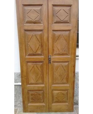 Beautiful double-leaf walnut door with 4 panels