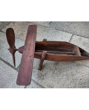 Aereo giocattolo in legno e ferro