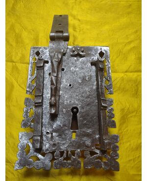 Splendid Gothic chest lock in wrought iron with dragon.