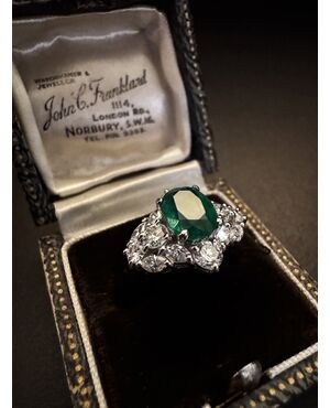 Anello  in  Platino  con Smeraldo  e  Diamanti