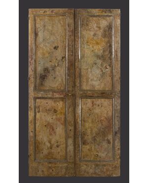 01 Neapolitan door lacquered with typical faux marble decoration.