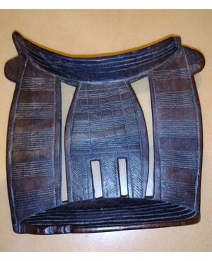 Poggiatesta etiope in legno proveniente dalla regione di Sidamo