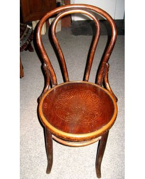 5 rocking chairs