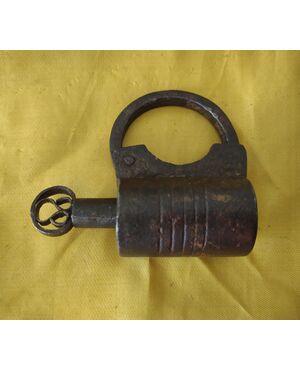 17th-century German padlock with screw key