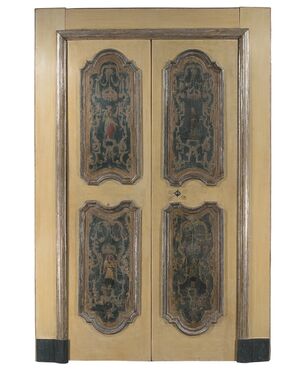 Important Neapolitan painted 2-door door with 17th century frame