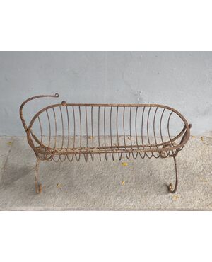 Culla basculante in ferro dipinto per bambole