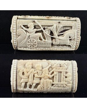 Beautifully carved bone snuffbox, 18th century