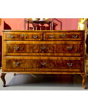 Venetian 18th-century walnut burl chest of drawers