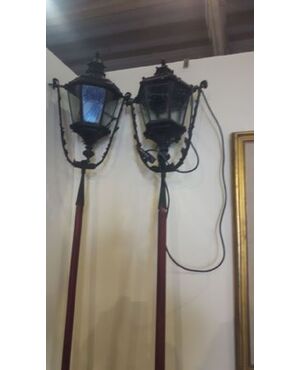 Due lampioni da esterno in ferro battuto - Prima metà dell'800