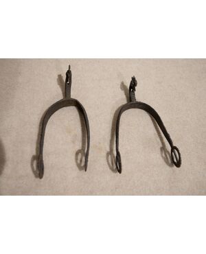 2 iron spurs from the 17th century