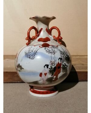 19th-century Japanese vase in painted ceramic