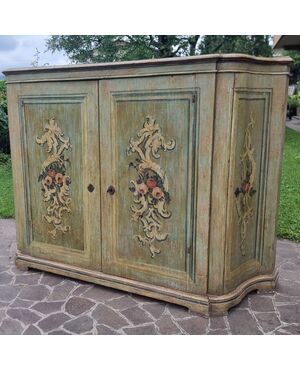18th century Venetian lacquered sideboard – Timeless elegance