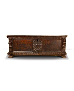 17th-century walnut and burr walnut chest