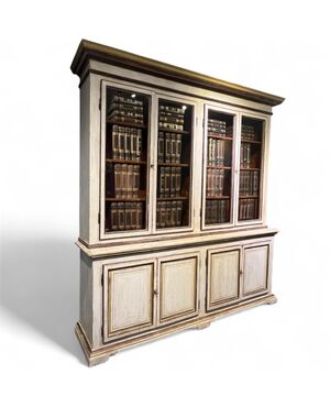 Grande libreria a due corpi