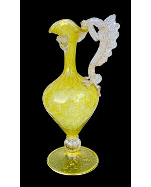 Vaso versatoio in vetro con presa a forma di drago. Salviati.Murano.