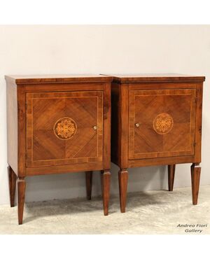 Antica coppia comodini Luigi XVI in noce intarsiati - Italia epoca '700