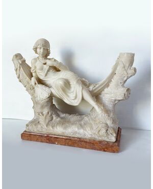 Scultura donna su amaca - inizio Novecento