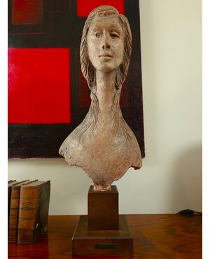 Terracotta Female Sculpture (1976) by Vincenzo Brunetti: A Masterpiece
