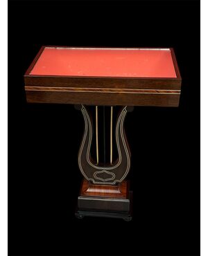 Tavolinetto con lira