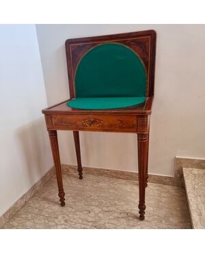 Tavolino da gioco Carlo X 1820 in acero e mogano con intarsi