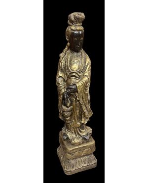 Statua di donna orientale