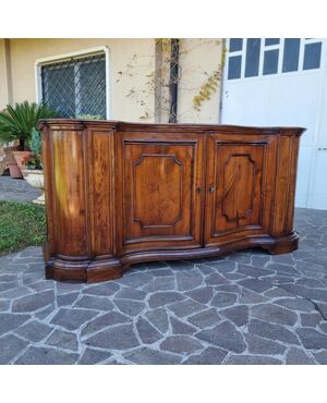 Credenza mossa del 700 in noce Venezia