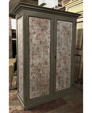 ARM257 - Lacquered wardrobe, 19th century, dimensions max cm W 154 x H 204 x D 57