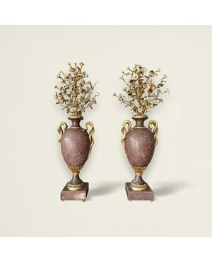 
Coppia di Vasi Eleganti in Porfido e Bronzo del XIX Secolo