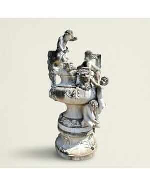 
Fontana Scultorea Neoclassica in Marmo Bianco