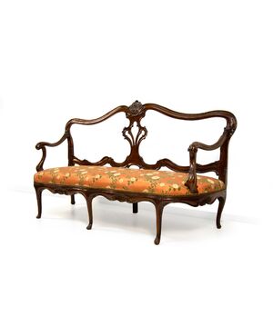 Walnut sofa, Veneto, 18th century