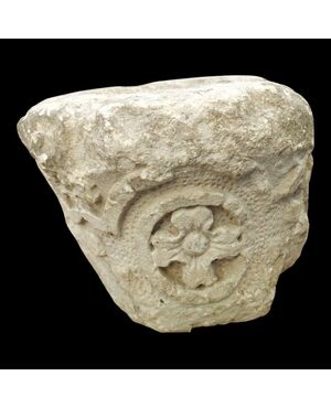 Bel capitello romanico lombardo in pietra