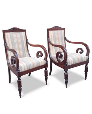 Coppia di poltrone in legno di mogano