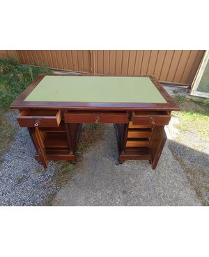 Raffinata scrivania di inizio Novecento