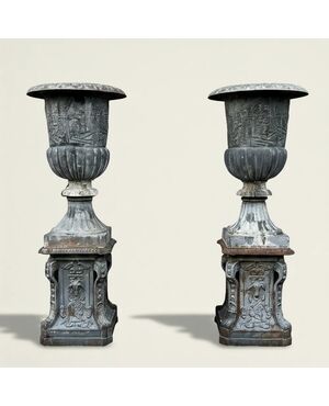 
Coppia di vasi in ghisa con basi – Italia primi ’900