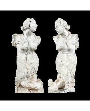 Coppia di sculture in scagliola - Sirene alate bicaudate. Italia, XVII secolo.