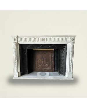 
Camino Luigi XVI in marmo bianco di Carrara, XVIII secolo