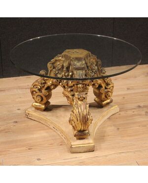 Tavolino rotondo italiano laccato e dorato con piano in cristallo