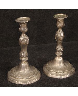 Coppia di candelabri italiani in metallo argentato del XX secolo