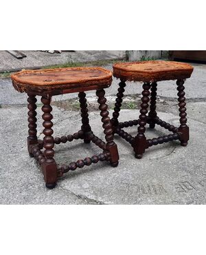 Coppia di sgabelli antichi