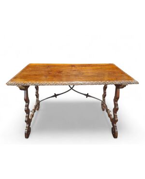 Tavolo con gambe a lira