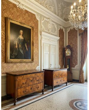 Coppia di cassettoni in noce con intarsi 1850