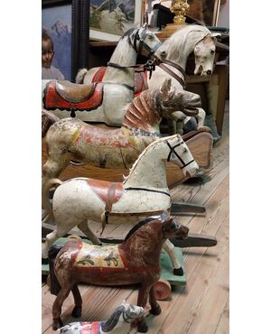 Scuderia di cavalli in legno