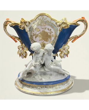 
Centrotavola in porcellana smaltata, XIX secolo