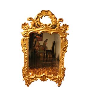 Specchio da parete in legno finemente intagliato e dorato - XIX secolo