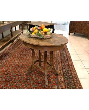 Tavolino ovale Art Nouveau in noce massello