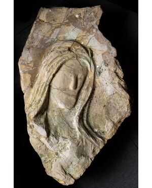 Stone face bas-relief - Fragment with signs of wear - 17th century