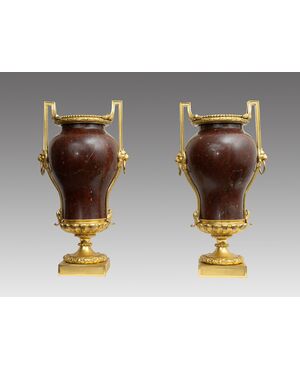 Coppia di vasi antichi Napoleone III in bronzo dorato e marmo rosso griotte. Francia XIX secolo.