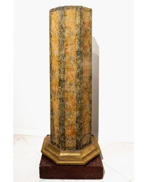 Colonna ottagonale in legno dipinto a finto marmo - Primo novecento