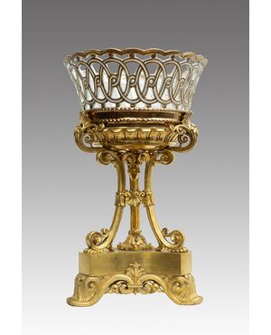 Centrotavola antico Napoleone III in bronzo dorato e porcellana di Meissen appartenente alla seconda metà del XIX secolo.