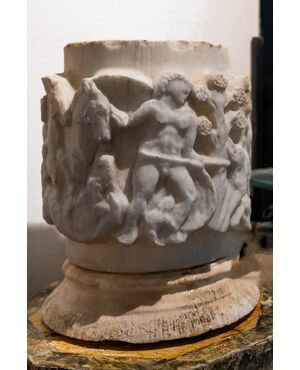 Altorilievo circolare in marmo con scena di caccia e corteo a cavallo - XVII/XVIII secolo